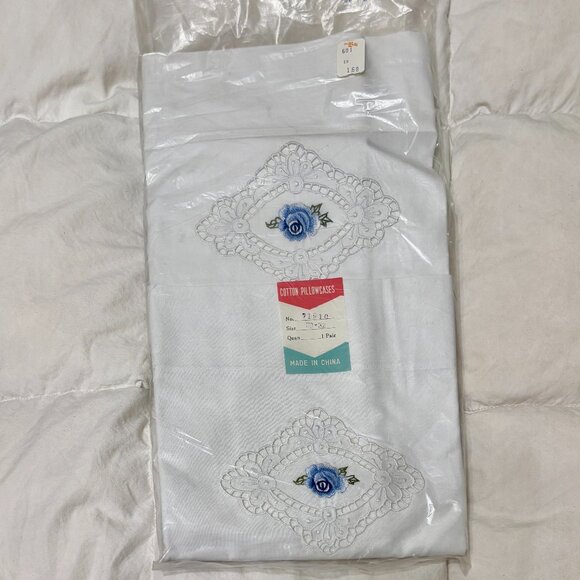 Vintage Embroidered Cotton Pillowcases - Set of 2 NOS The Bay - Picture 1 of 6